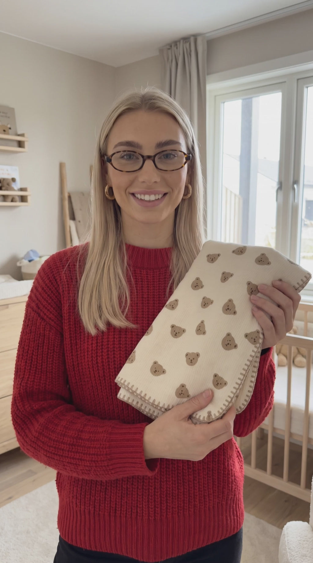 Kiddospot's organic and chemical-free baby blanket with bear print review by a parent. 