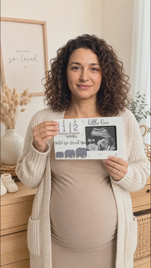 Kiddospot's wooden baby reveal and due date calender prop reviewed by a parent. 